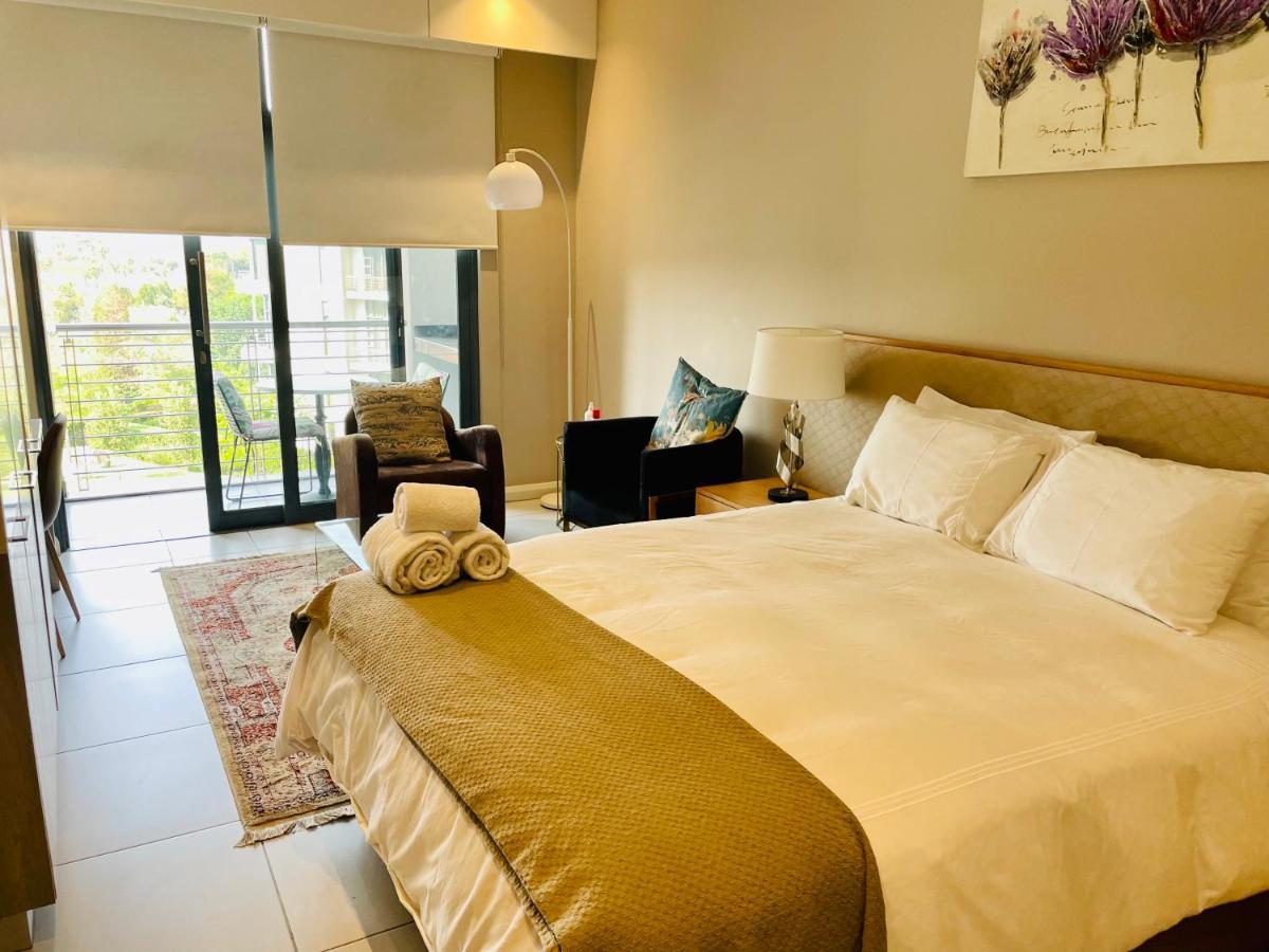 Menlyn Maine Trilogy Hotel Pretoria Exterior photo